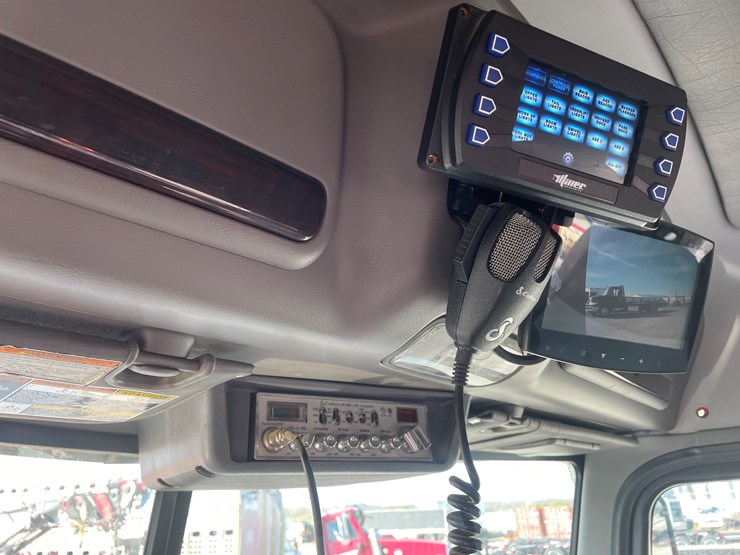 #3824-•-2019-peterbilt-heavy-rotator-(has-mn-title-in-delay,-may-take-6-8-weeks)-image-98