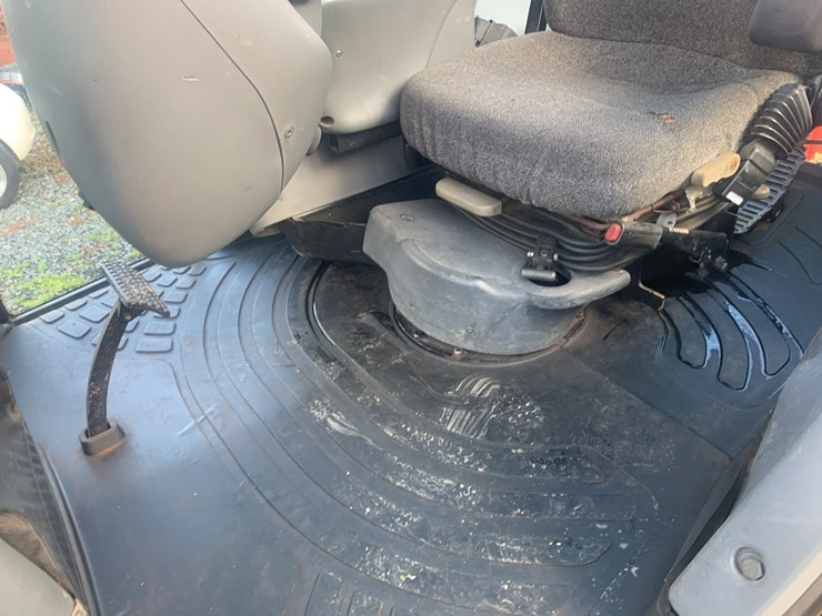 new-holland-tv140-image-18