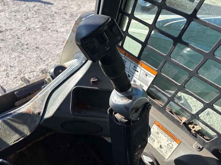 2017-bobcat-s650-image-24