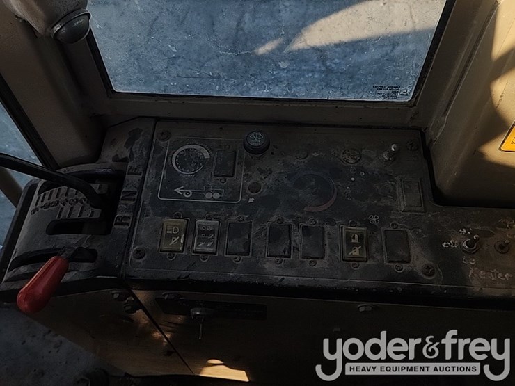 1995-deere-670b-image-29