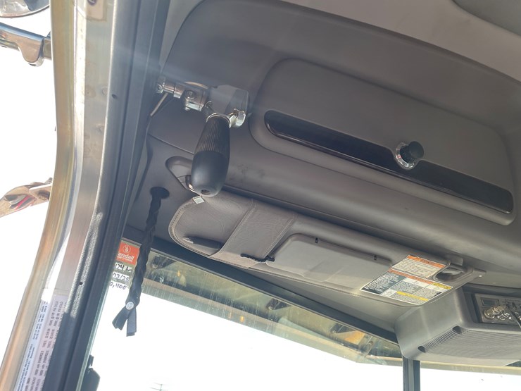 #3824-•-2019-peterbilt-heavy-rotator-(has-mn-title-in-delay,-may-take-6-8-weeks)-image-100