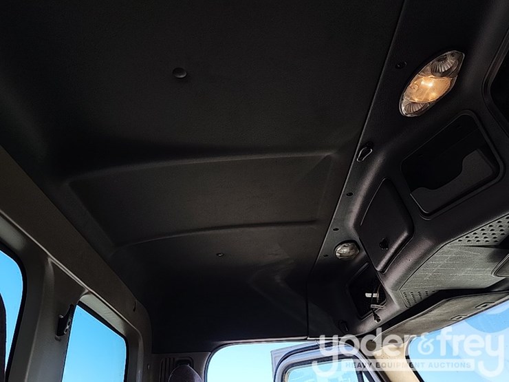 2017-freightliner-cascadia-image-39