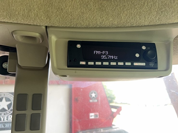 john-deere-6135e-image-11