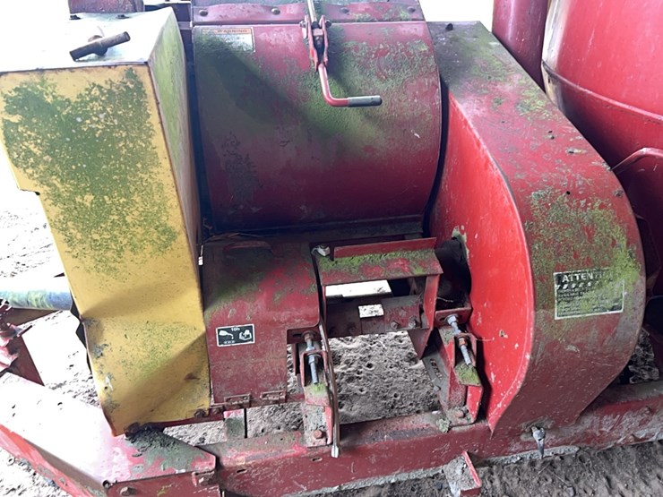 new-holland-358-image-5