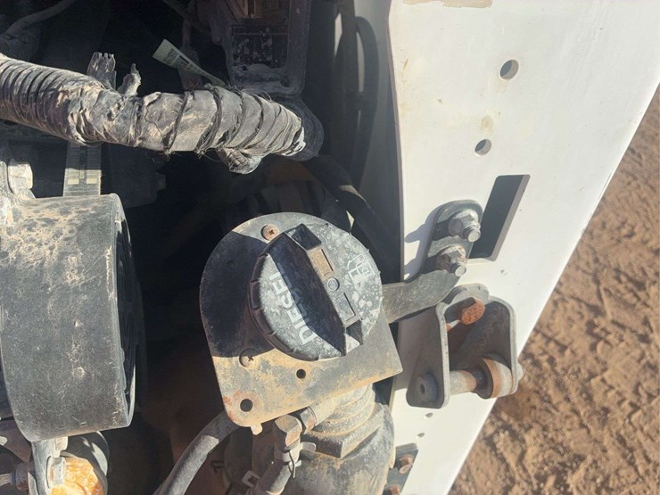 2019-bobcat-s570-image-21