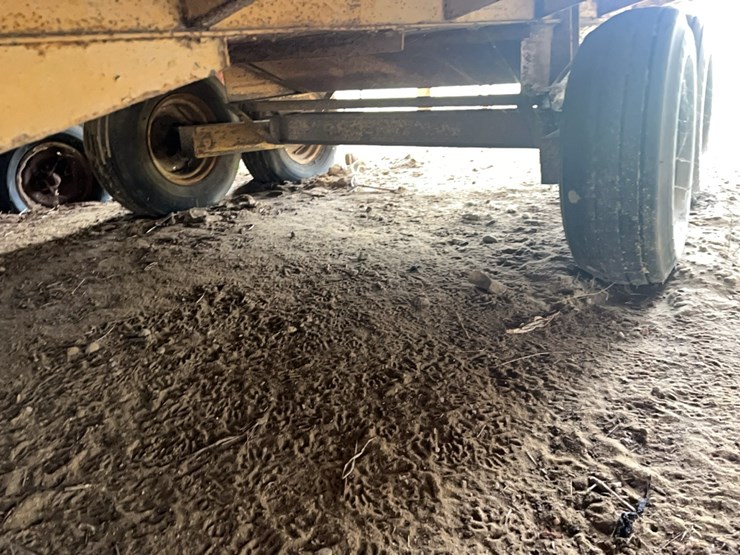 peanut-trailer,-tandem-axle-image-2