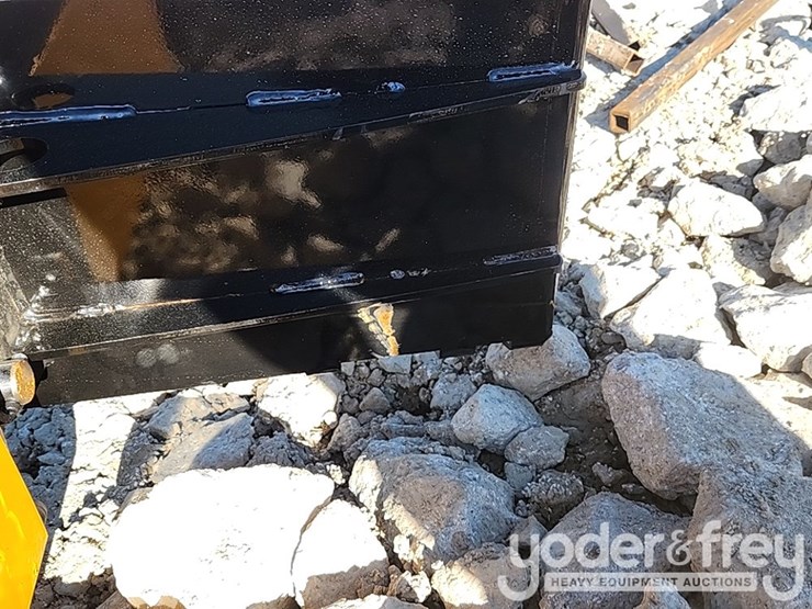 unused-2025-log-splitter-to-suit-mini-skidsteer-image-7