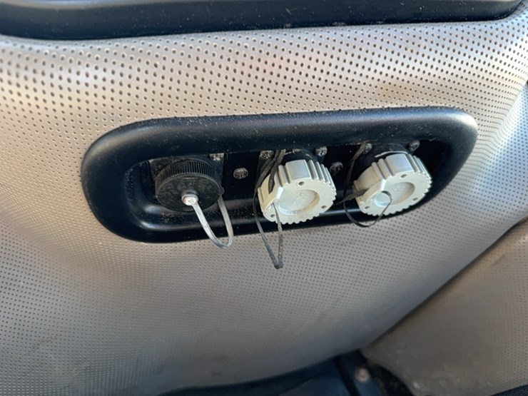 2017-case-ih-magnum-250-image-112