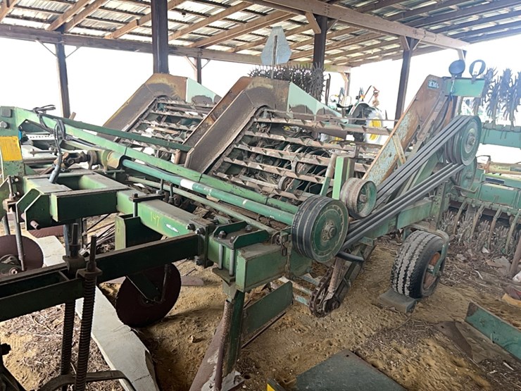 kmc-4-row-peanut-digger-image-5