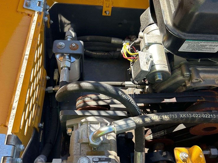 groundhog-rh14g-vibratory-articulated-tandem-smooth-drum-roller-image-6