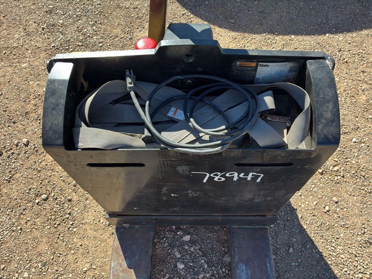 yale-electric-pallet-jack-image-6