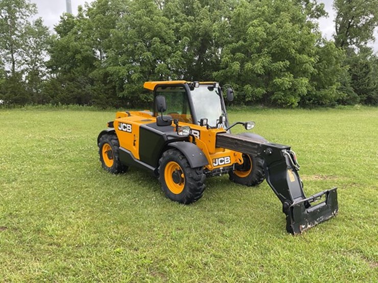 2022-jcb-525-60-image-3