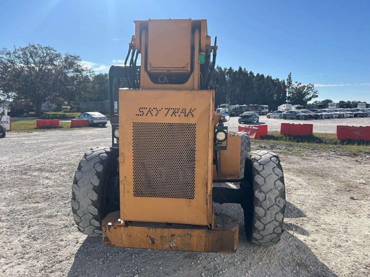 2013-sky-trak-6042-image-18