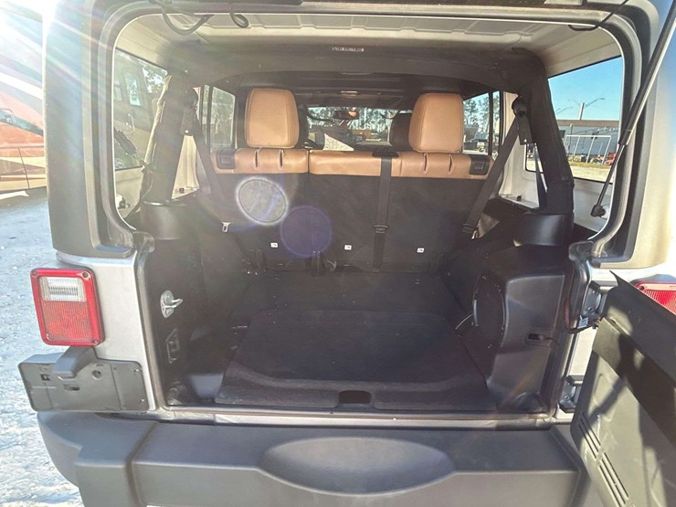 2013-jeep-wrangler-image-23