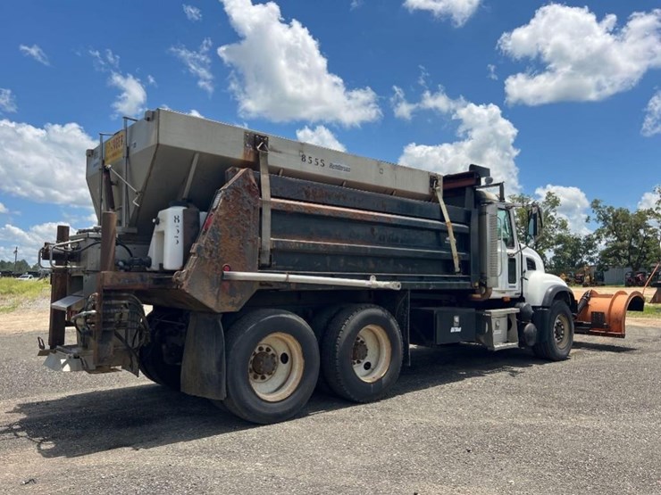 mack-granite-cv713-image-4