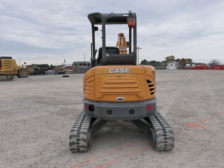 2019-case-cx37c-image-3