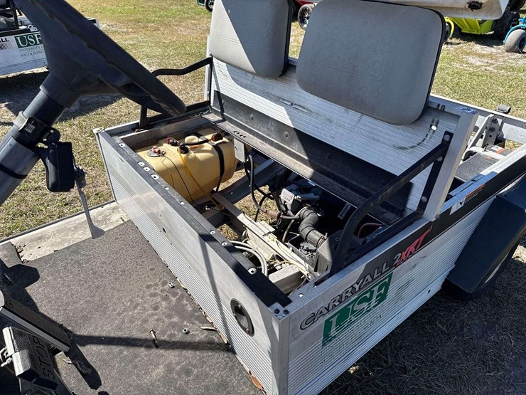 2002-club-car-carryall-2-xrt-gas-utility-cart-image-10