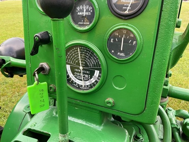 1957-john-deere-520-image-13