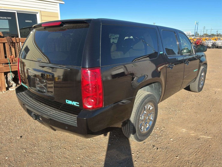 2011-gmc-yukon-xl-image-3