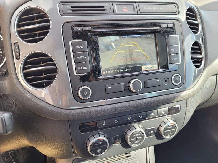 2015-volkswagen-tiguan-image-13