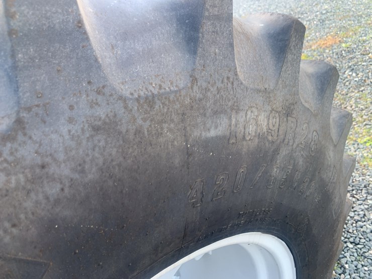 new-holland-tv140-image-15