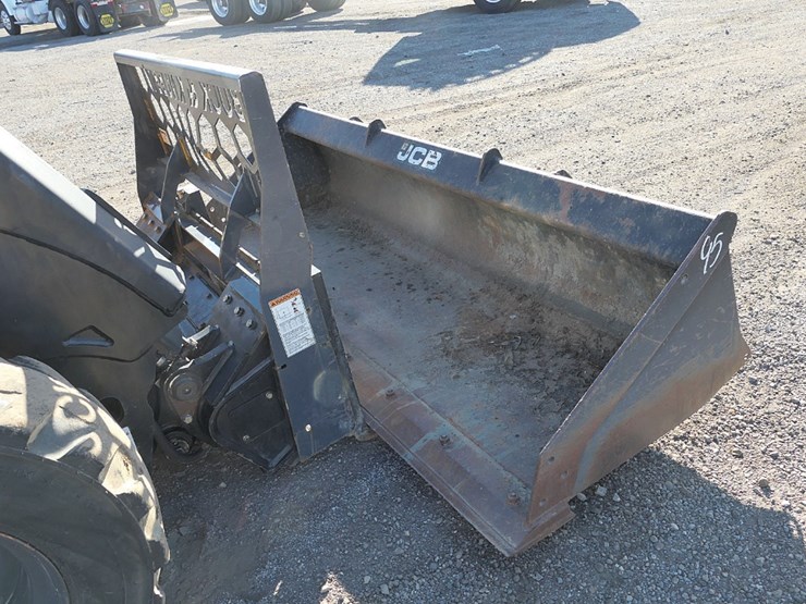 2017-jcb-3ts-8w-image-18