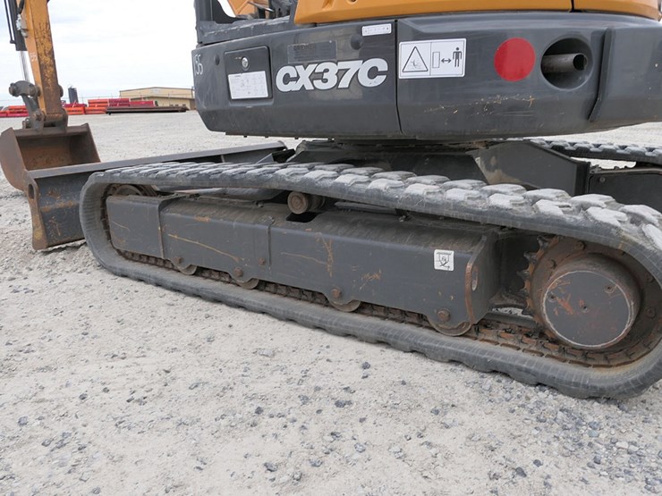2019-case-cx37c-image-12