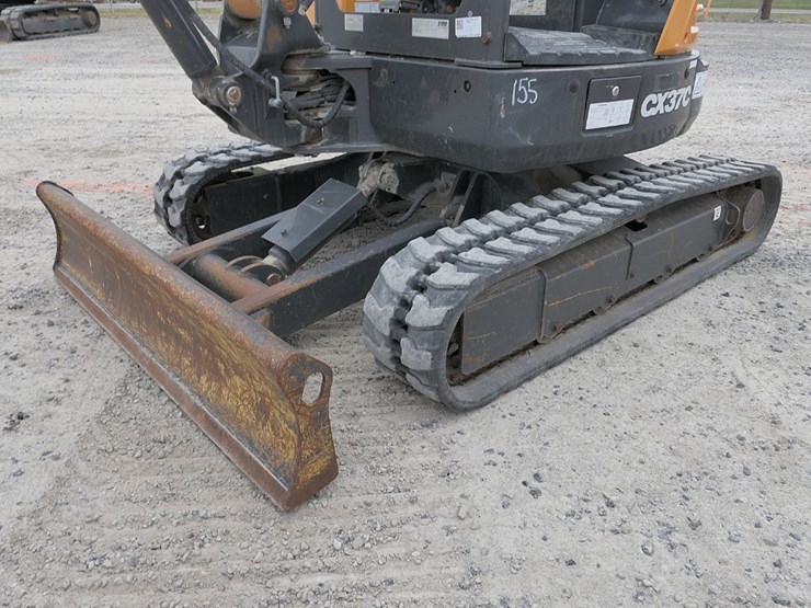 2019-case-cx37c-image-10