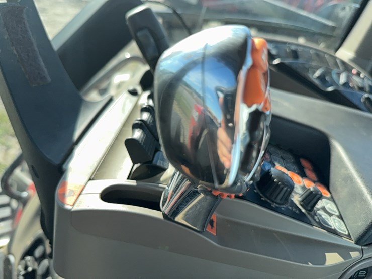 2017-case-ih-magnum-250-image-108