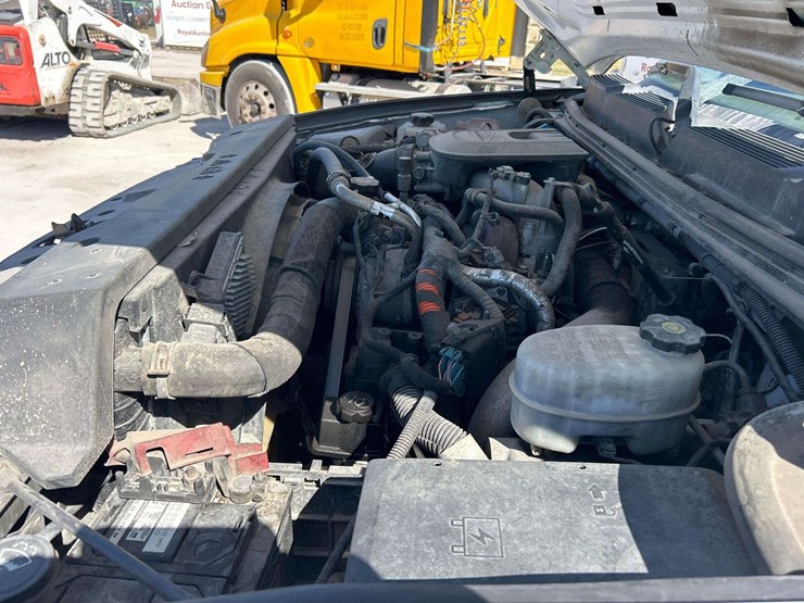 2014-chevrolet-silverado-3500-image-8