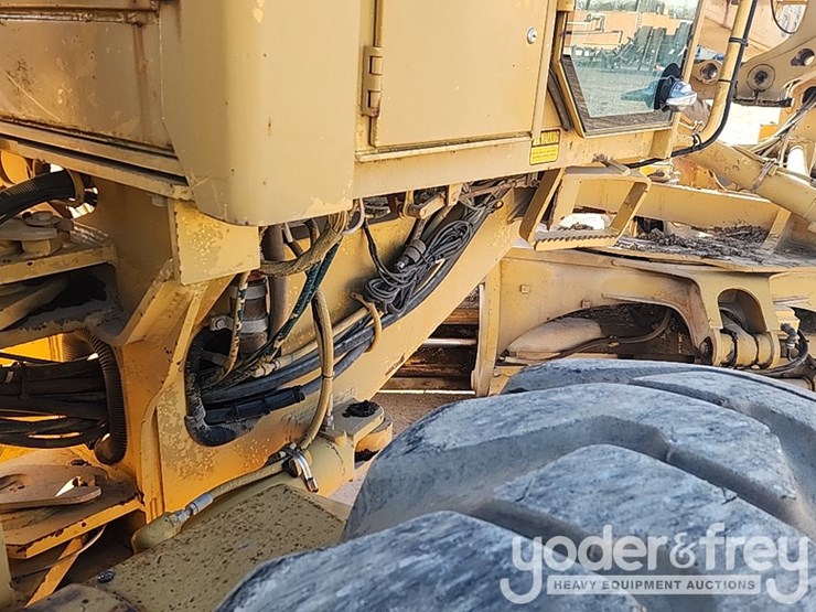 1995-deere-670b-image-24