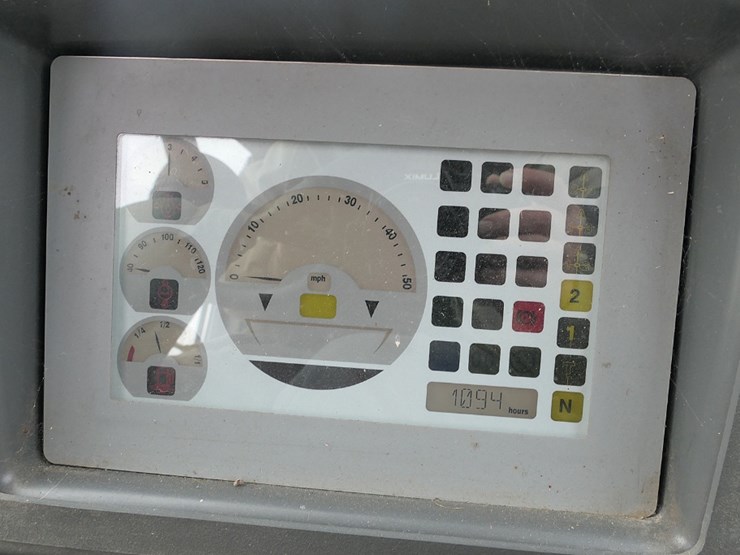 2012-deere-324j-image-28