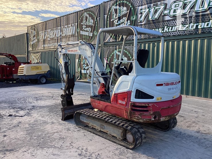 2016-takeuchi-tb240-image-2