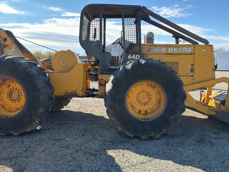 1985-john-deere-640c-image-6