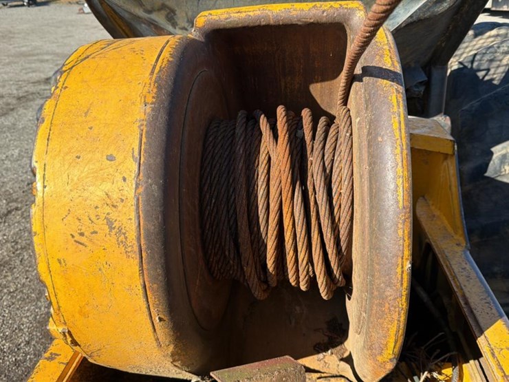 1985-john-deere-640c-image-22