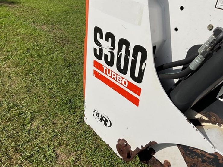 2003-bobcat-s300-image-11