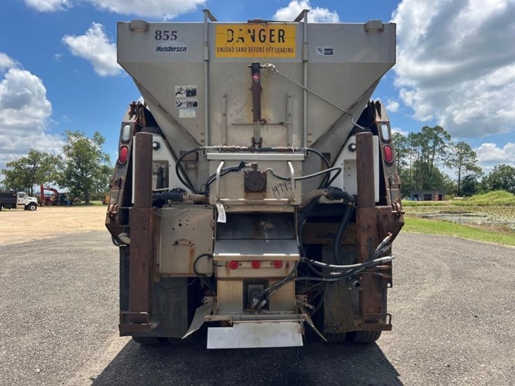 mack-granite-cv713-image-3