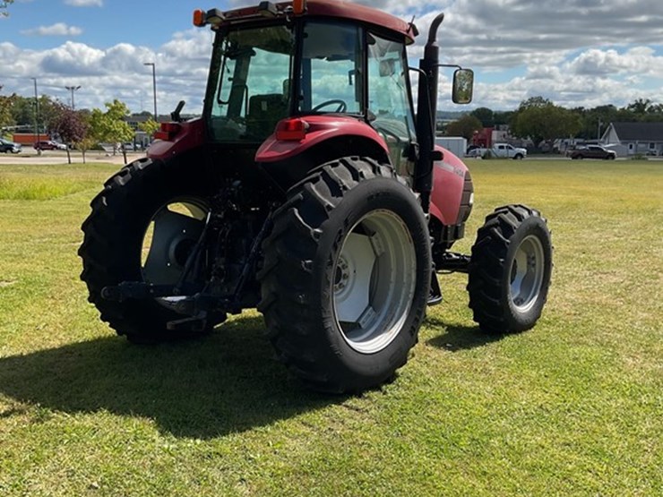 2015-case-ih-farmall-140a-image-6