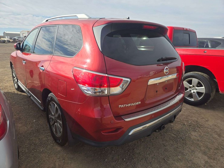 2014-nissan-pathfinder-sl-image-4