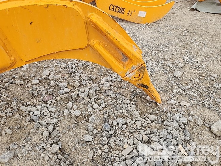 2025-caterpillar-305-image-6