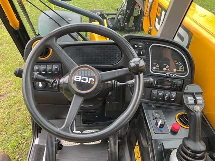 2022-jcb-525-60-image-11