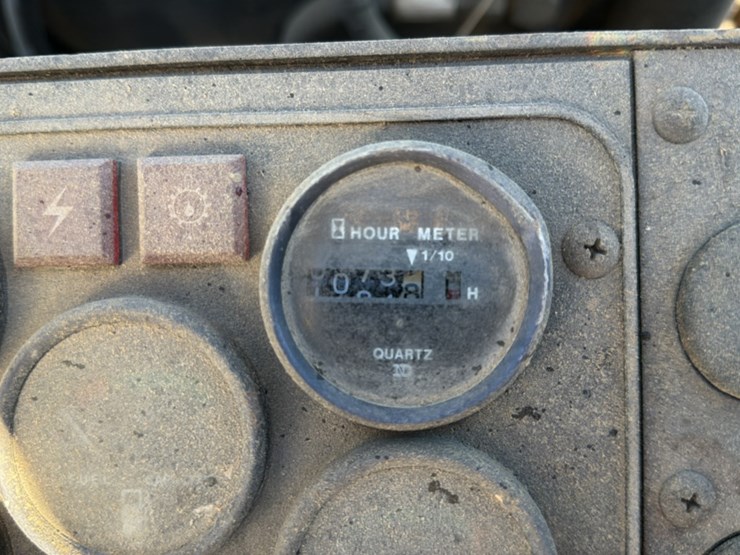 #1353-•-yale-gtc080-forklift-image-22