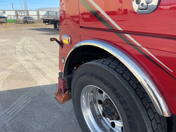 #3824-•-2019-peterbilt-heavy-rotator-(has-mn-title-in-delay,-may-take-6-8-weeks)-image-25