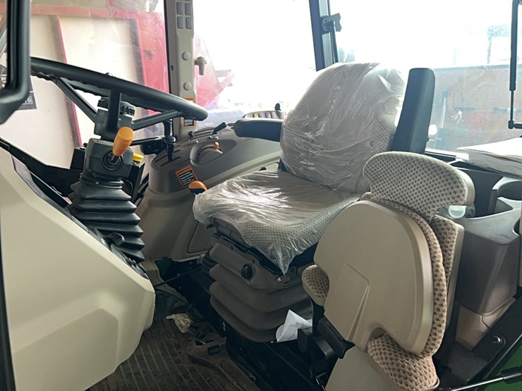 john-deere-6135e-image-7