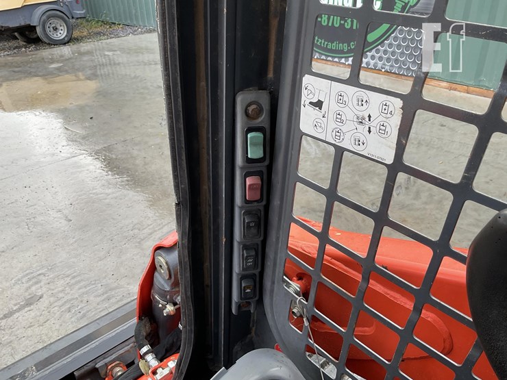 2017-kubota-ssv65-image-15