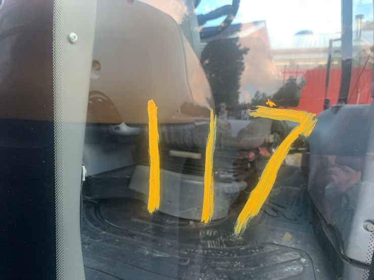 new-holland-tv140-image-2