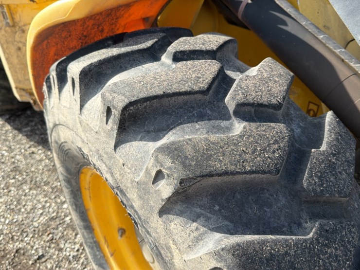 #1401-•-coyote-c14-4-compact-wheel-loader-image-34