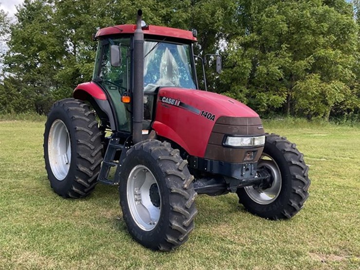 2015-case-ih-farmall-140a-image-1