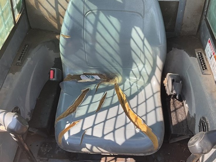 2005-gehl-4640-image-13