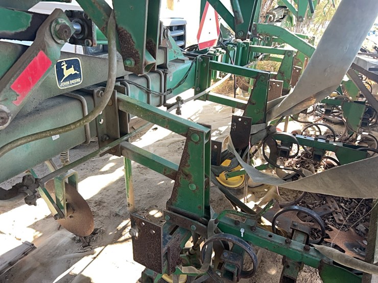 john-deere-8-image-3